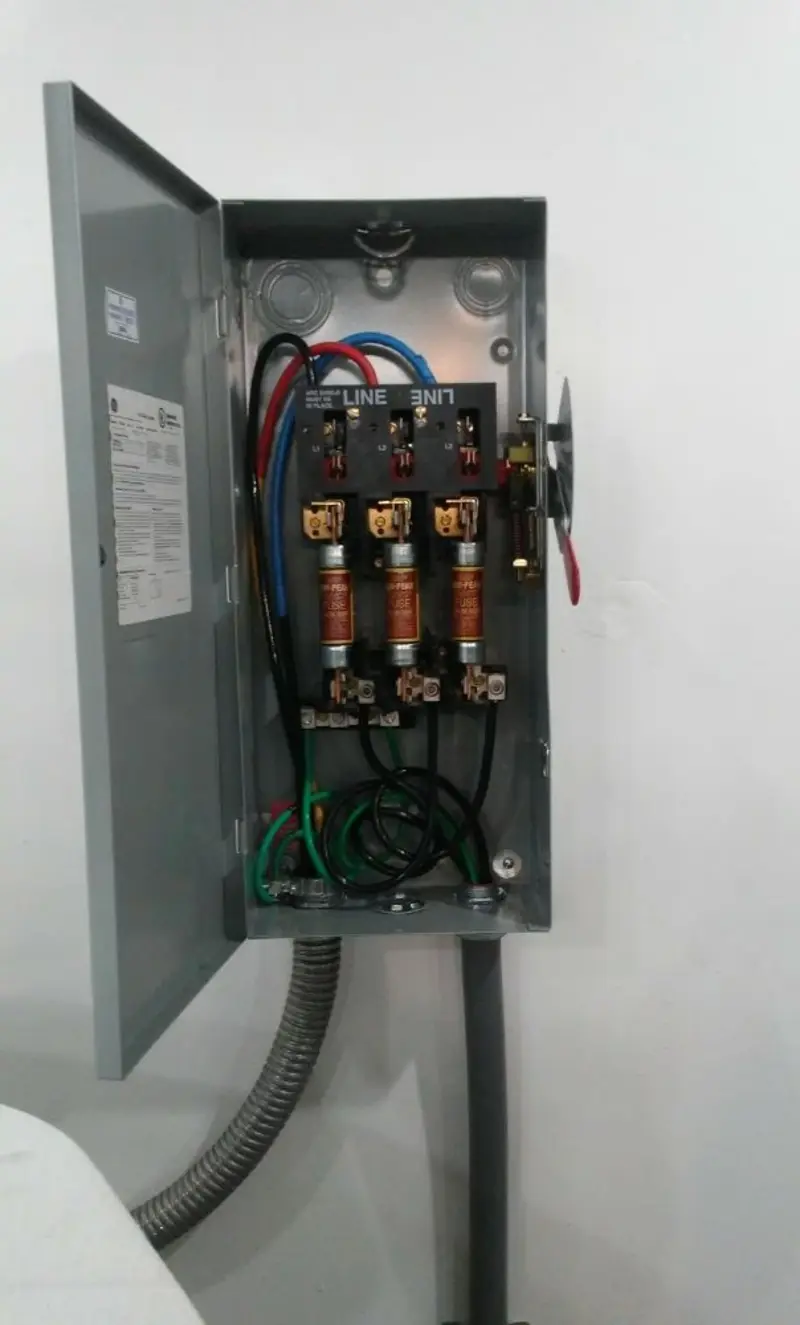 Three-phase disconnect switch installed for Smoke Detector Installation in Fargo